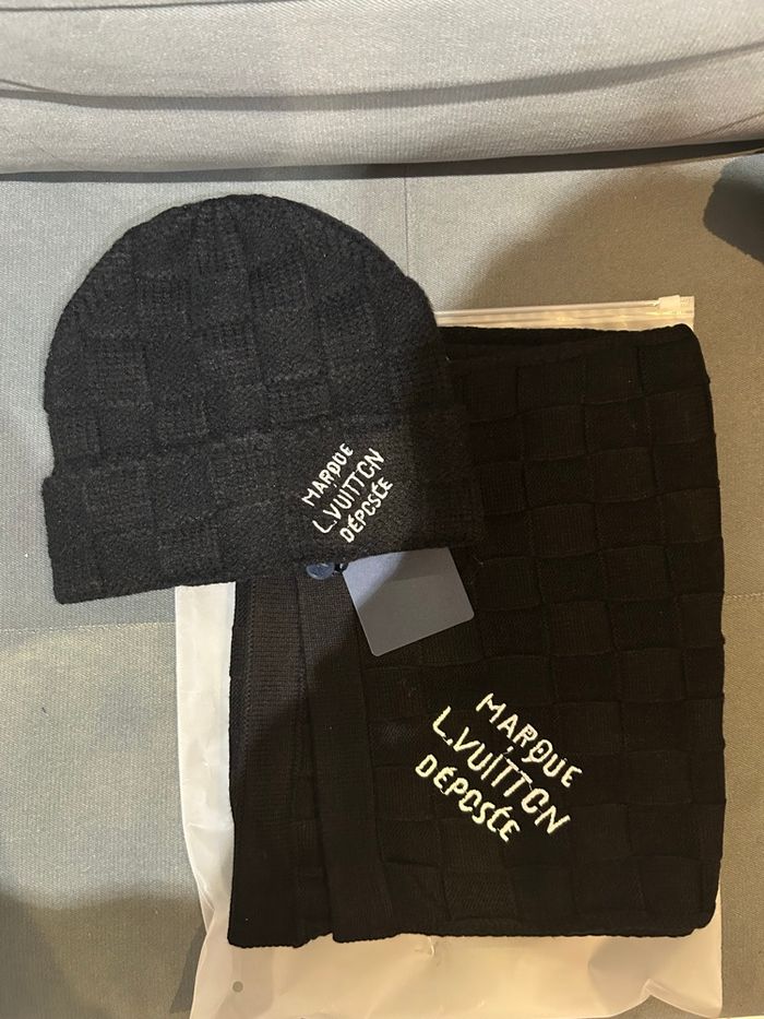 Bonnet et écharpe Lv - photo numéro 3