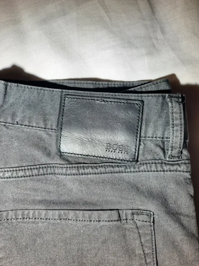 Jean vintage Hugo boss - photo numéro 3