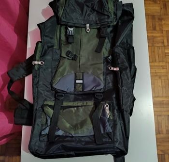 Grand* sac à dos imperméable noir-kaki 60 L pour la randonnée