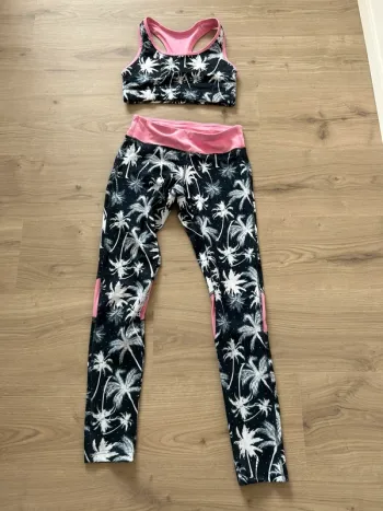 Ensemble de sport taille S Femi Pleasure