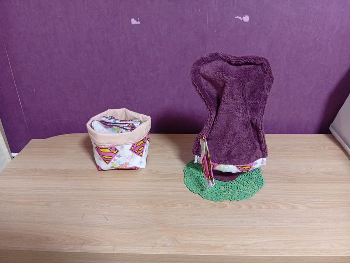 Vend accessoires de toilette neuf avec étiquette lingettes démaquillantes 12/12 CM plus gants de toilette 26/18 CM - photo numéro 3