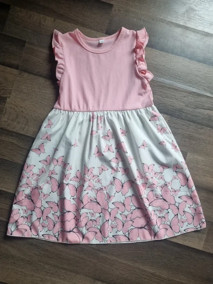 Magnifique Robe blanche et rose clair motifs papillons style empire. Fille. Taille 8 ans. TBE