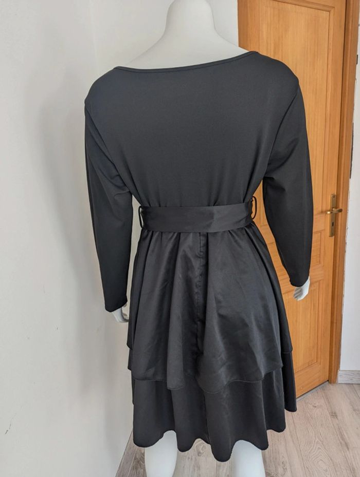 Belle robe noire taille 46 manches longues satiné - photo numéro 5