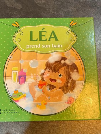Livre jeunesse Léa prend son bain