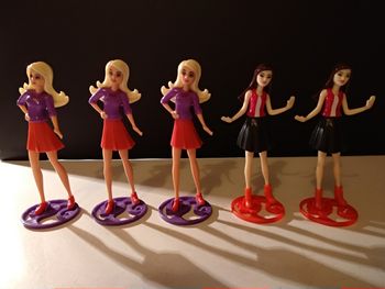 5 figurines Barbie Kinder