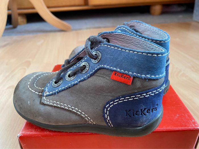 Jolie paire de chaussures/bottines Kickers T. 22 garçon - photo numéro 7