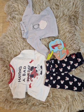 Ensemble bébé fille taille 1 mois comme neuf