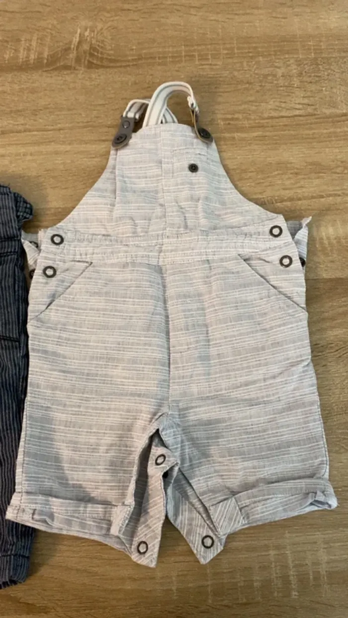 Lot de 2 salopettes taille 6 et 9 mois - photo numéro 2