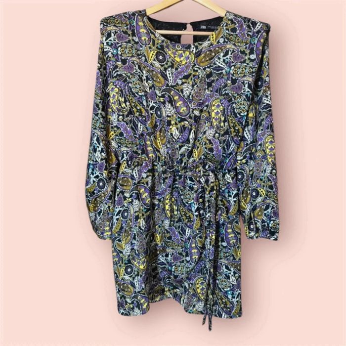 Robe Zara tissu satiné à imprimée cachemire taille xl neuve