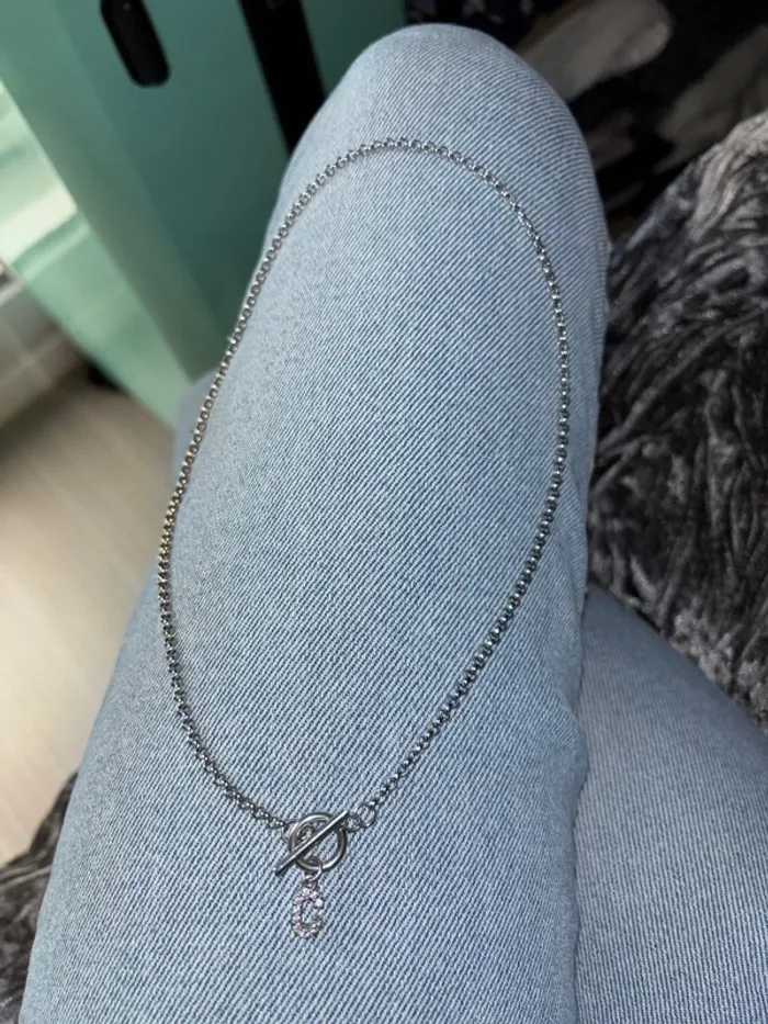 Collier argenté lettre C