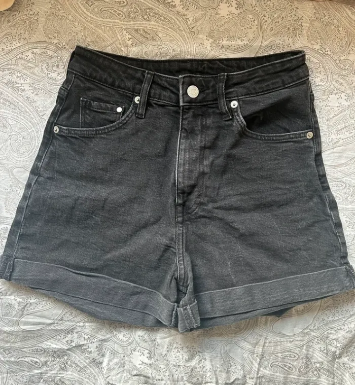 Short en jean noir - photo numéro 2