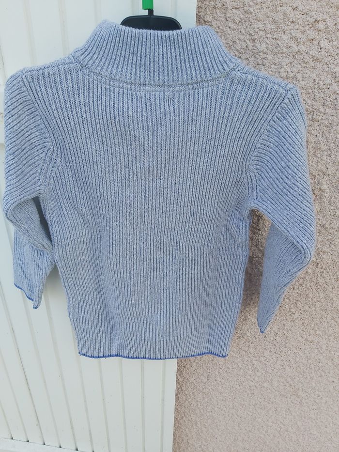 Pull gris avec dessin 7 ans - photo numéro 3