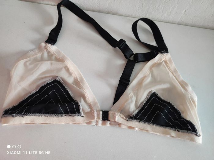 Soutien gorge Undiz triangle sans armatures sans coque fermeture devant taille EUR75C Fr90C IT3C - photo numéro 6