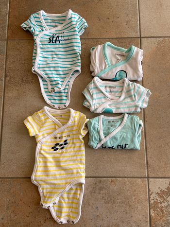 Lot bodies manches courtes 1 mois