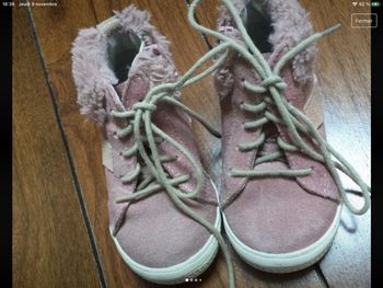 chaussures montantes tbe pat et ripaton  très res bon état  aucune deformation   22