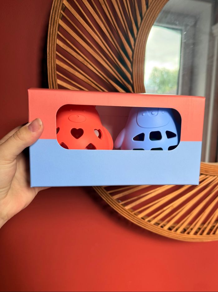 Lot de 2 hochets à bascules en silicone neuf