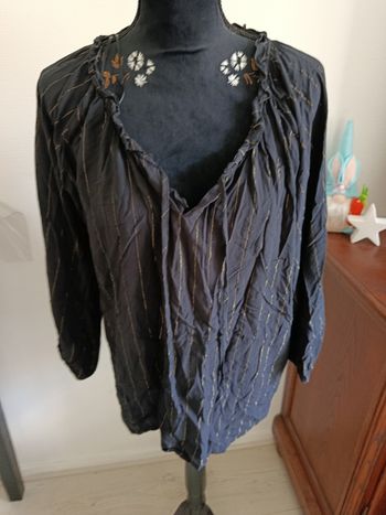 Blouse noir avec rayure doré 