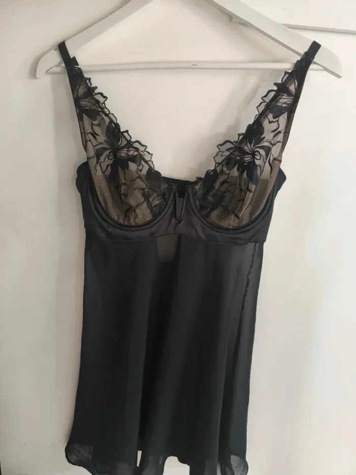 Nuisette neuve sans étiquette