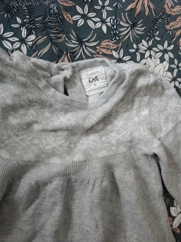 Robe manches longues C&A 74cm grise flocons de neige et coeurs - photo numéro 2