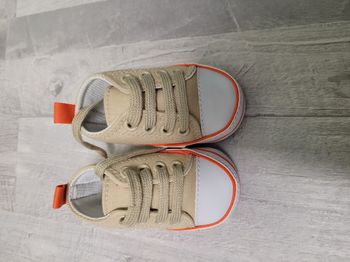 Lot de chaussures taille 0/ 3 mois