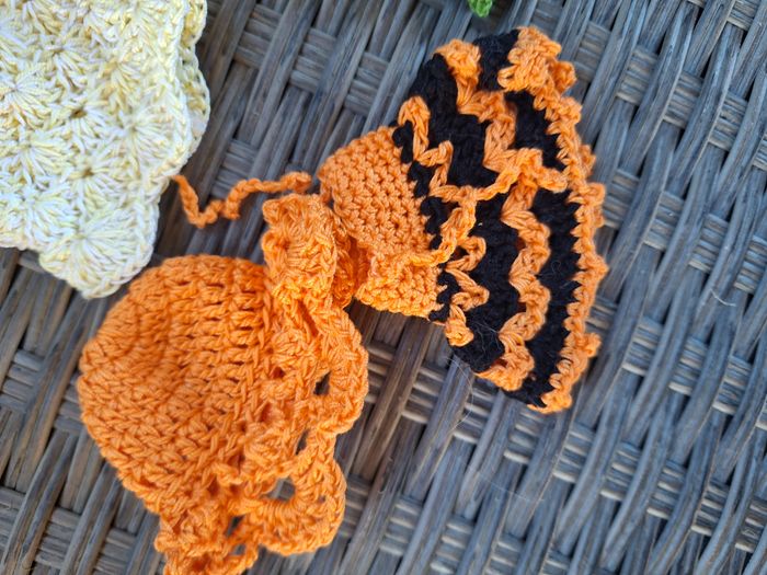 Lot de 2 petites poupées masha et leur lot de vêtements - photo numéro 2