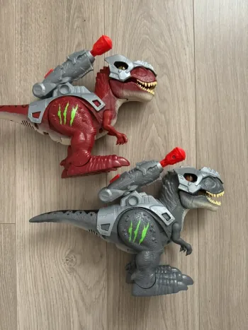 2 dinosaures combat