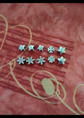 Lot de 10 perles argentées divers étoiles