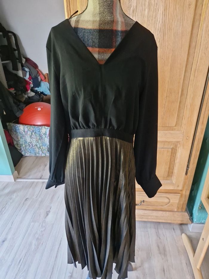 Jolie robe de fête dorée et noire camaïeu taille 42 - photo numéro 2