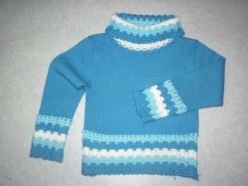 Pull à col roulé, bleu avec rayures ciel/blanc