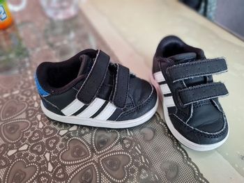 Basket adidas taille 18