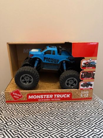 WDK Monster truck - sons et lumières échelle 1:12e