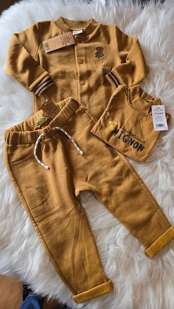 (Neufs non portés)🏷💙🥰 ensemble gilet molleton, pantalon molleton, sous pull 🥰💙