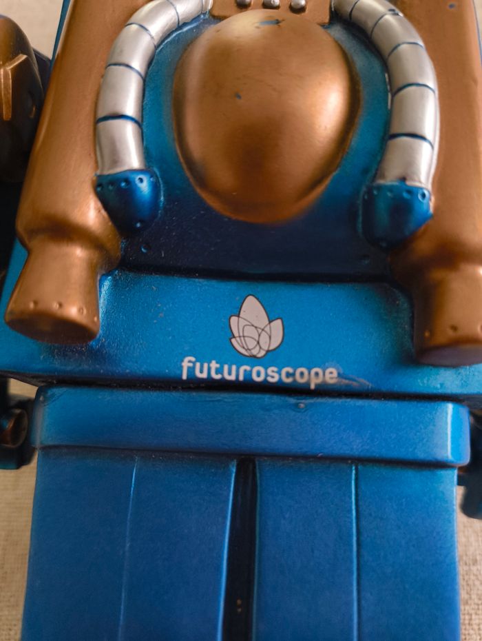 Tirelire robot futuroscope - photo numéro 4
