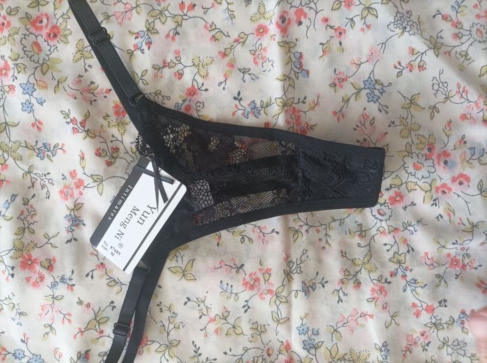 String neuf taille S M L noir - photo numéro 2