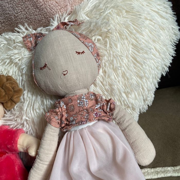 Lot petite fille avec poupees tissus - photo numéro 5