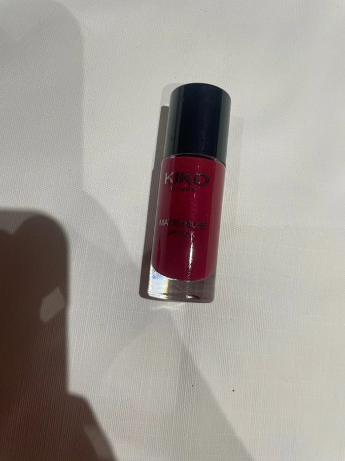 Rouge à lèvre matte muse kiko numéro 06