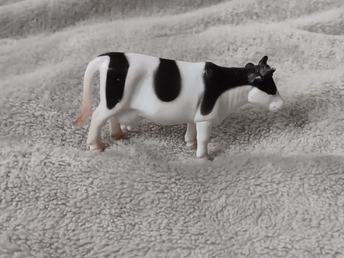 Figurine vache de 10cm - photo numéro 3
