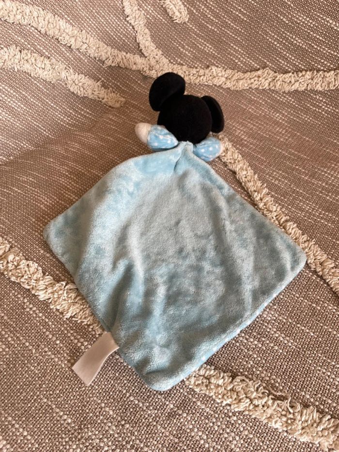 Peluche doudou plat 33cm Disney Mickey souris bleu à pois blanc très bon état - photo numéro 3
