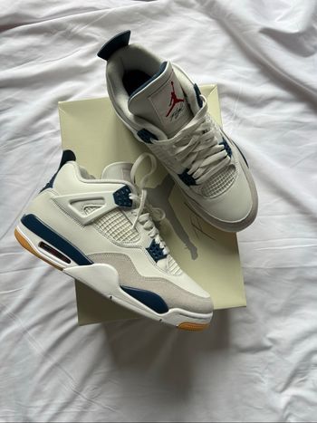 Jordan 4 SB navy