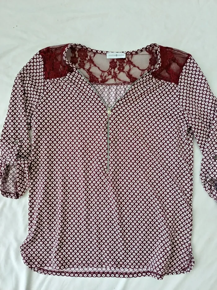 Jolie blouse manches 3/4 avec empiècement dentelle dans le dos et épaules cache cache taille M. - photo numéro 2
