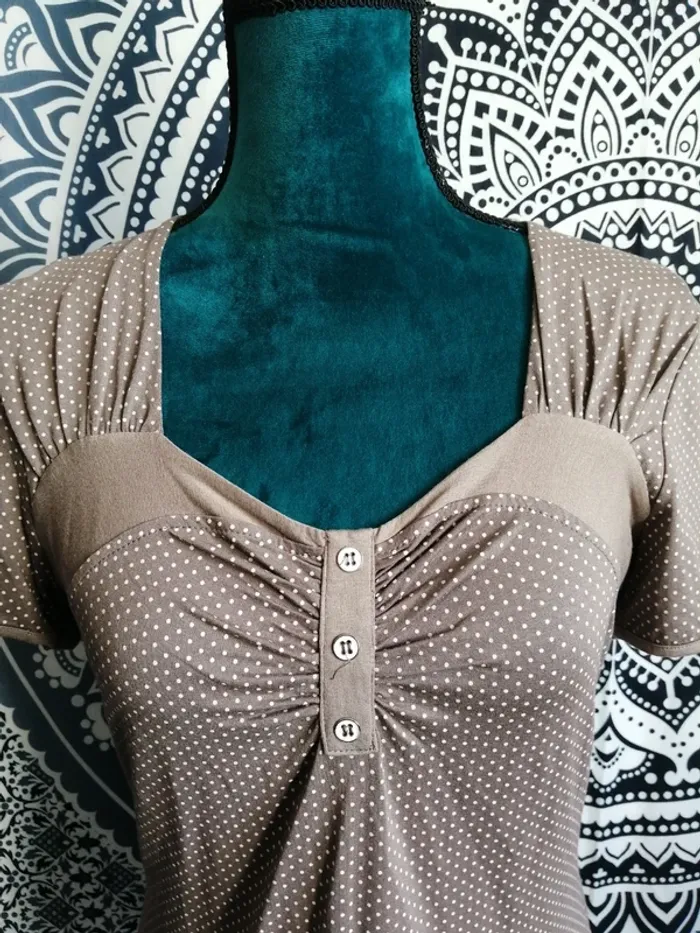 Top marron à pois blancs, encolure carré plissée avec boutons / vango paris / (T3, L) - photo numéro 3