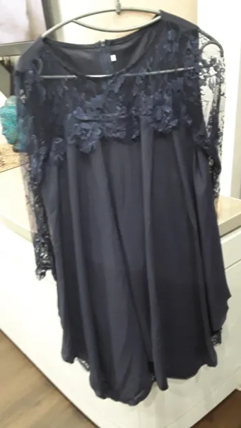 Robe avec dentelle  bleue marine
