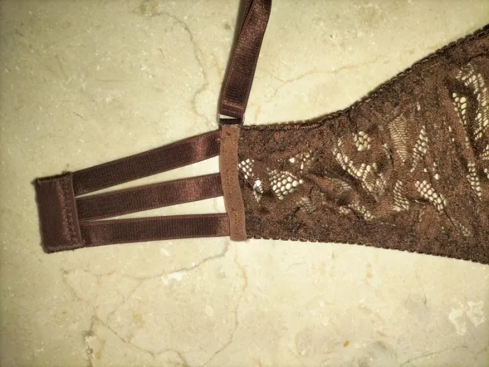 Ensemble lingerie en dentelle marron - balconnet et string - photo numéro 4
