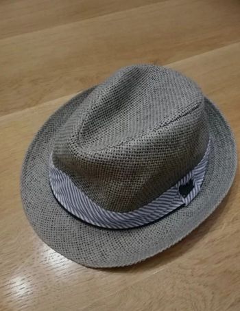 Très beau chapeau de cérémonie