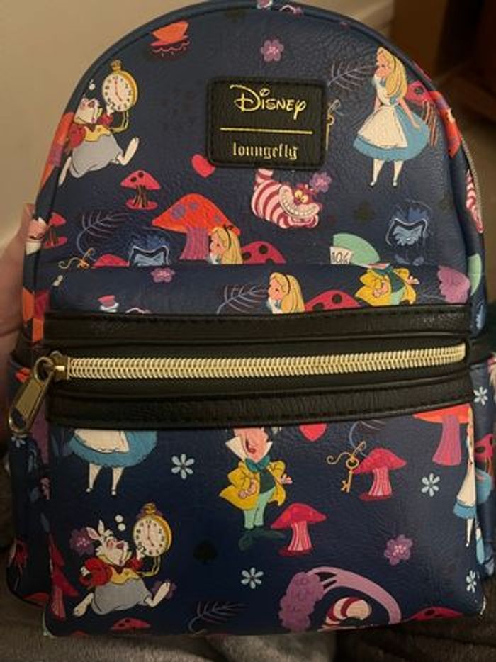 Mini sac à dos Loungefly Disney – Alice au Pays des Merveilles