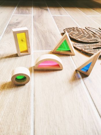 👶Lot de 5 blocs miroirs prismes multicolores en bois d'hevea JB934