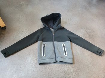 Veste à zip grise et noir 6 ans kiabi
