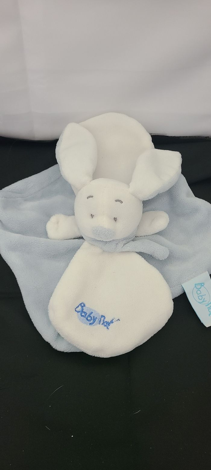 doudou lapin bleu et blanc baby nat - peluche lapin pétales - photo numéro 3
