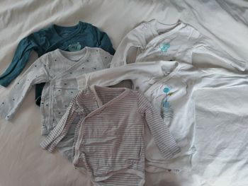 Lot de 5 body de 6 mois Petit Bisou