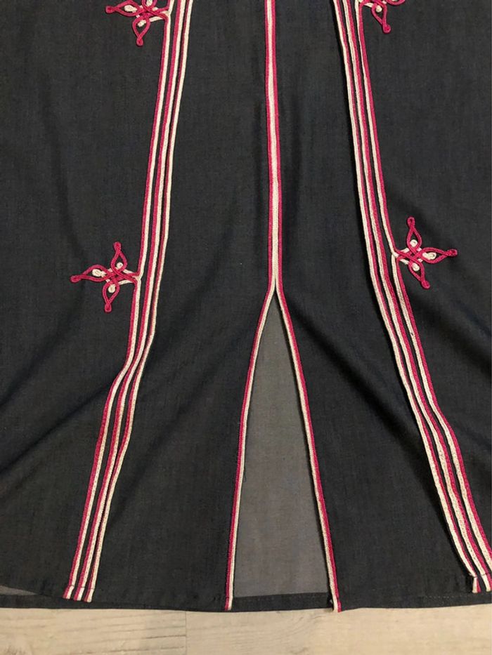 AN2- Robe d’intérieur/djellaba grise et broderies T 2 (44-46) NEUVE - photo numéro 12